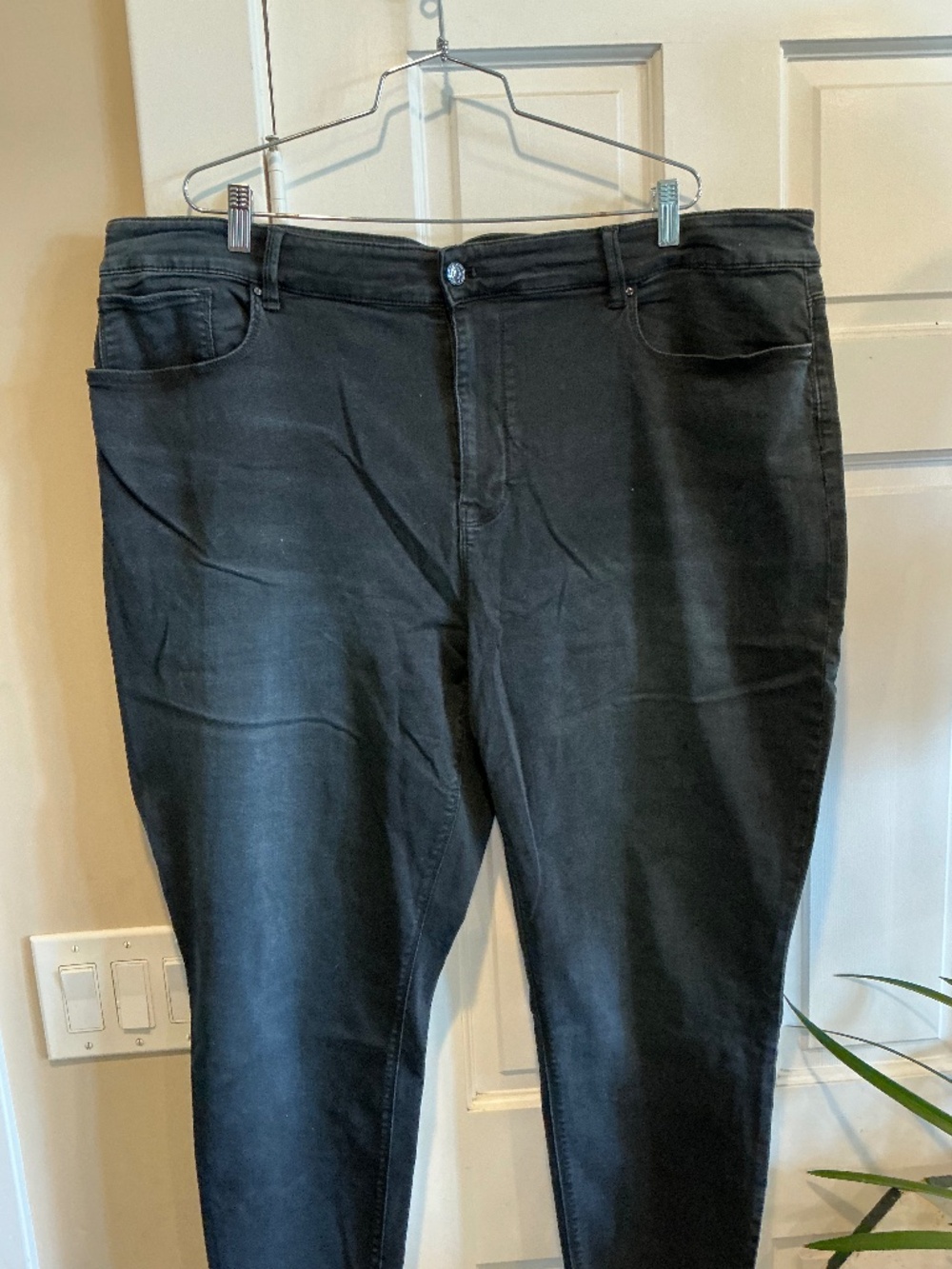 Black and white market skinny jeans in black!  Plus size 24w!